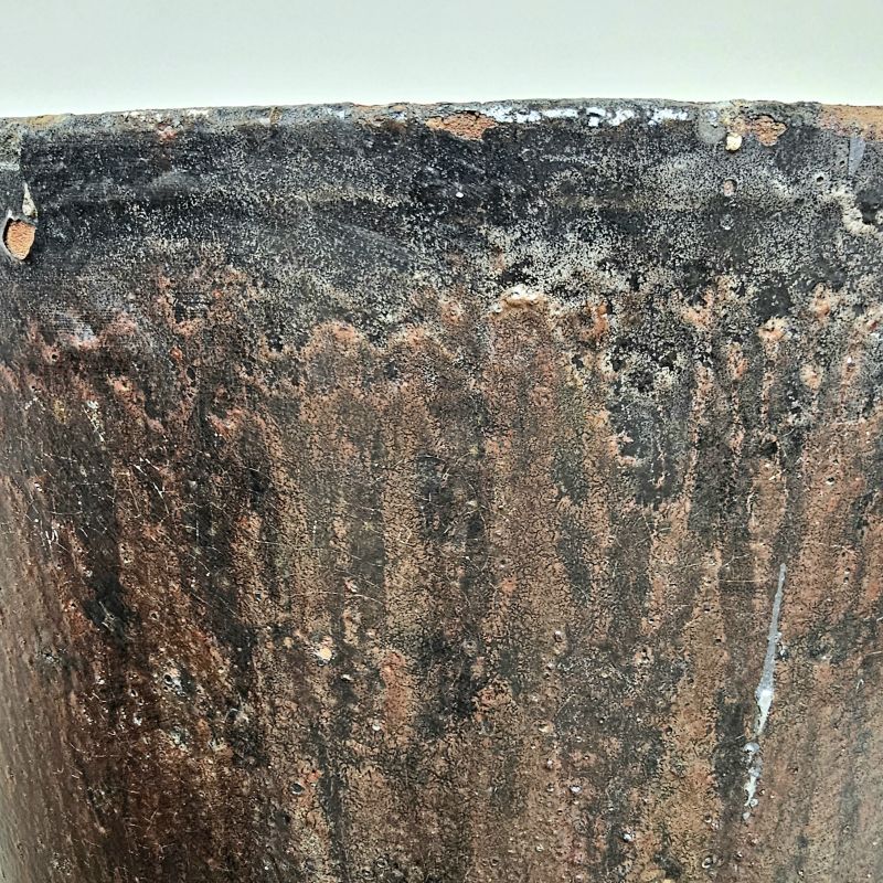 Énormes paire de pots de fonderie émaillés. Autre prise de vue