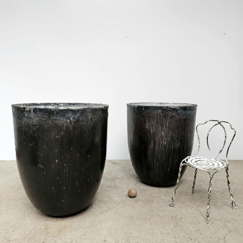 Énormes paire de pots de fonderie émaillés