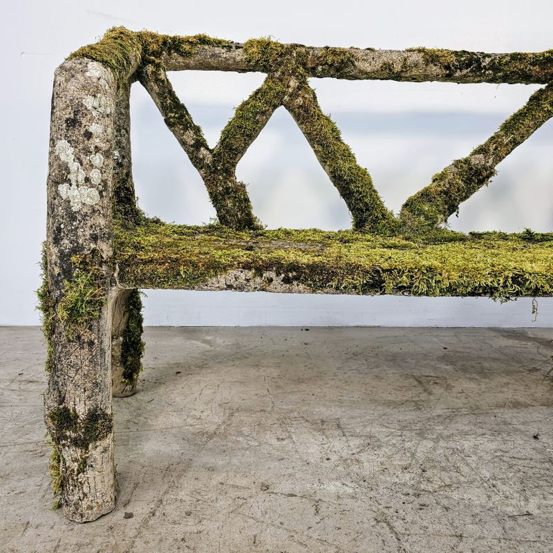Superbe banc de jardin en béton façon faux bois vers 1900. Autre prise de vue