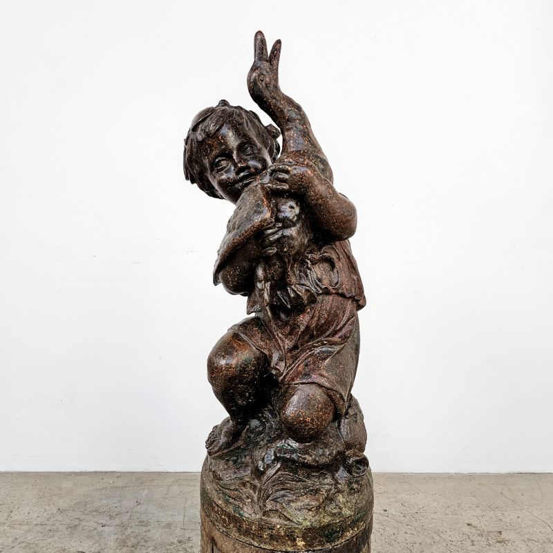 Superbe centre de fontaine en fonte «  L’enfant au canard » Val D’osne XIXéme d’après Mathurin Moreau