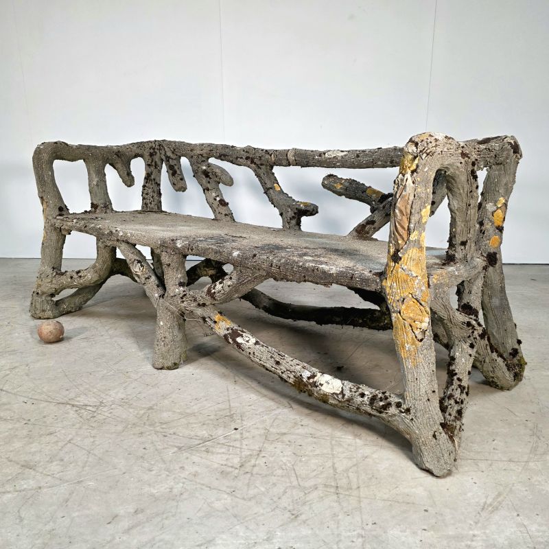 Superbe banc en beton façon " faux bois"