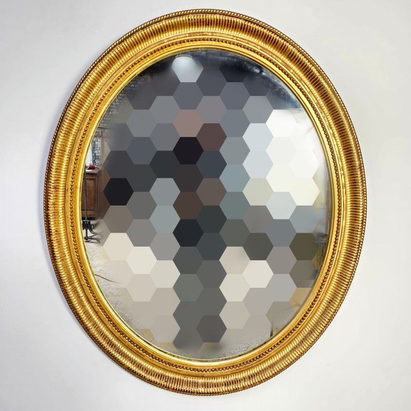 Grand miroir ovale doré de style Louis XVI 19ème. Autre prise de vue