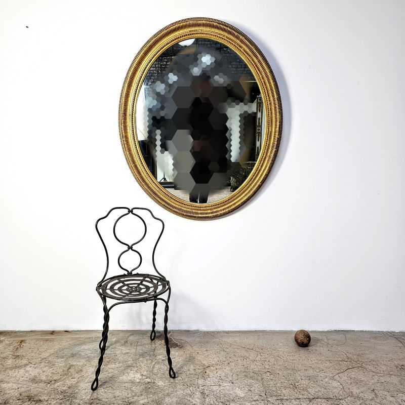 Grand miroir ovale doré de style Louis XVI 19ème