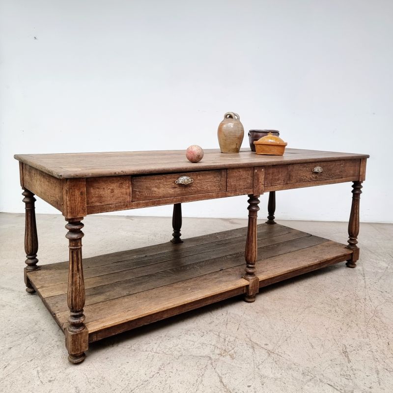Beautiful 19th century oak draper's table with 6 legs.
