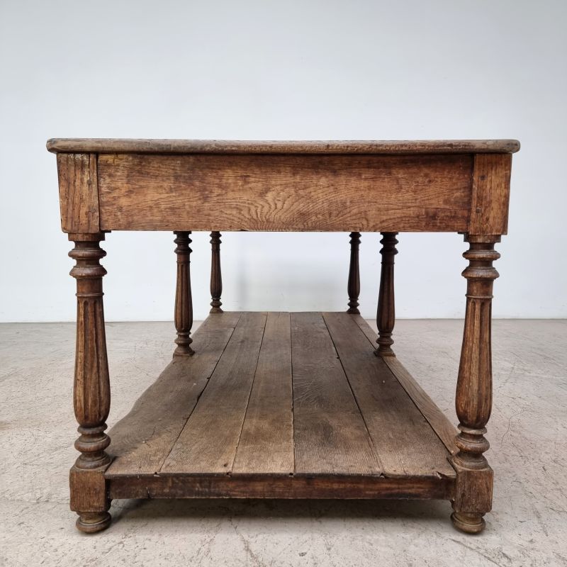 Beautiful 19th century oak draper's table with 6 legs.. Alternate view