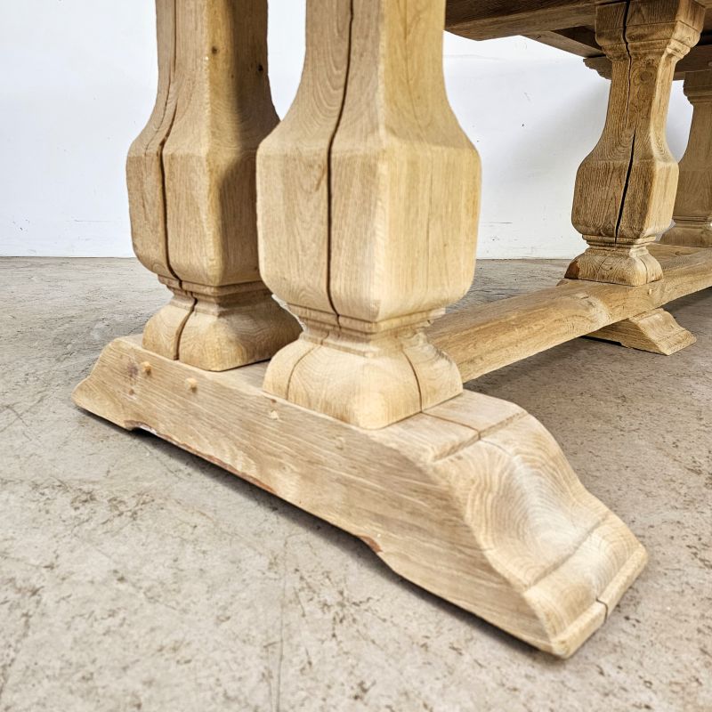 Superb monastery table in white oak. Alternate view