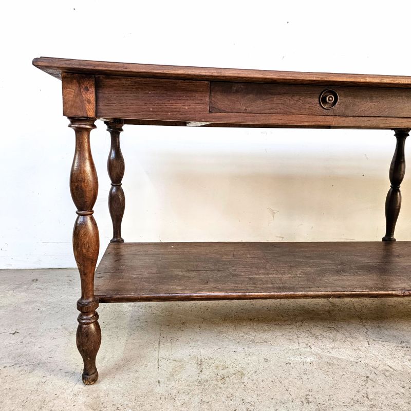 Large 19th century draper's table in oak. Alternate view