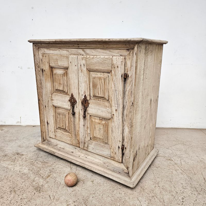 Pretty 18th century sideboard in whitewashed oak
