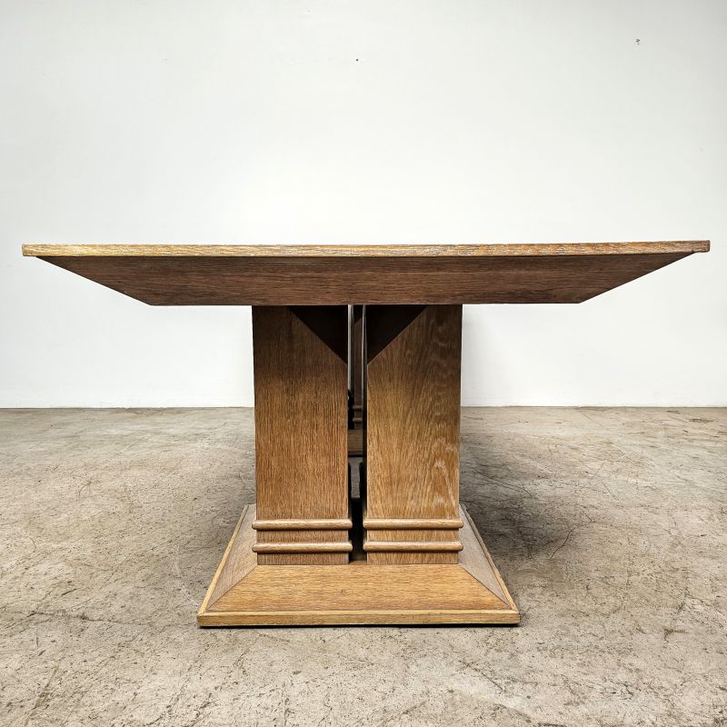 Grande table d'architecte en chêne cérusé milieu 20ème. Autre prise de vue