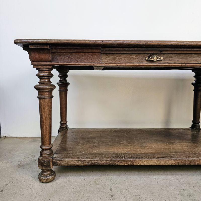 Grande table de drapier 19ème en chêne à 8 pieds. Autre prise de vue
