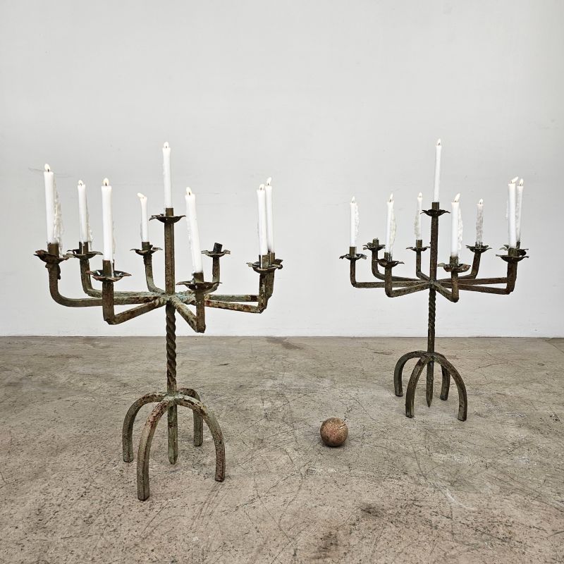 Paire de chandeliers 19ème en fer plein torsadé à 9 bras de lumières