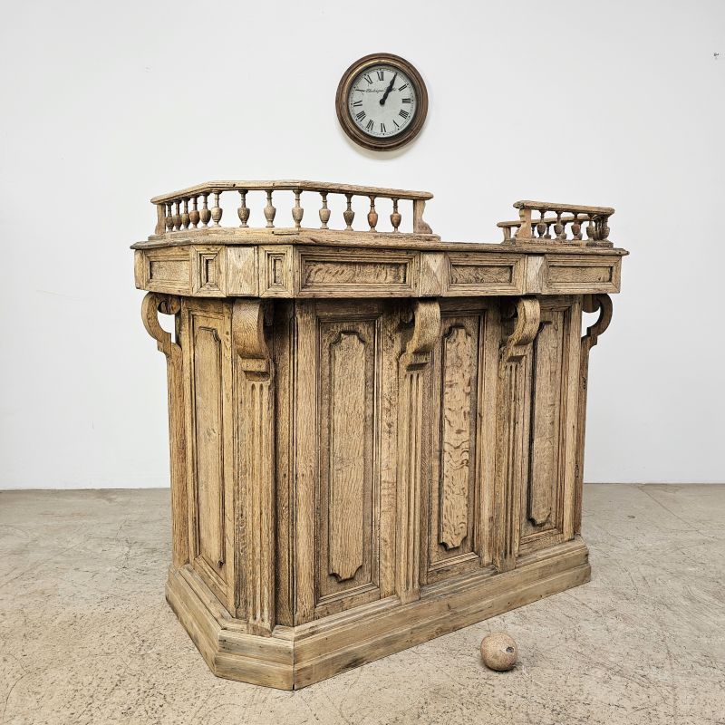 Nice 19th oak shop counter