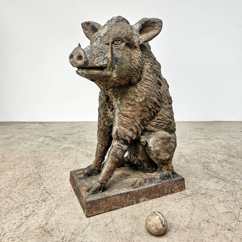 Joli sanglier en fonte vers 1900 provenant d'un relais de chasse