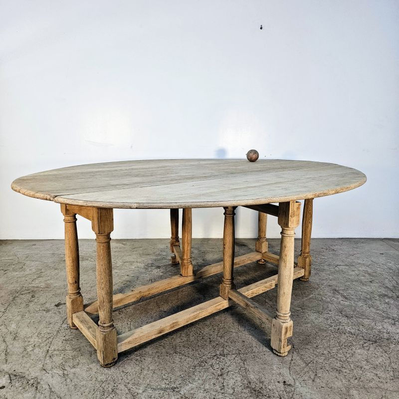 Grande table de salle à manger gate leg en chêne blanchi