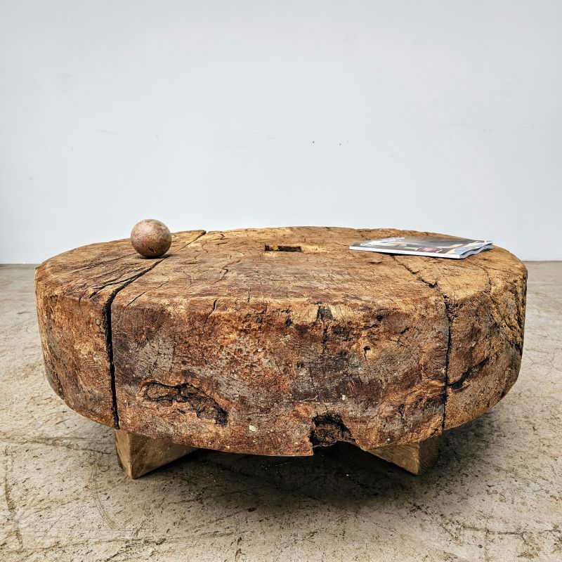 Superbe table basse brutaliste en bois