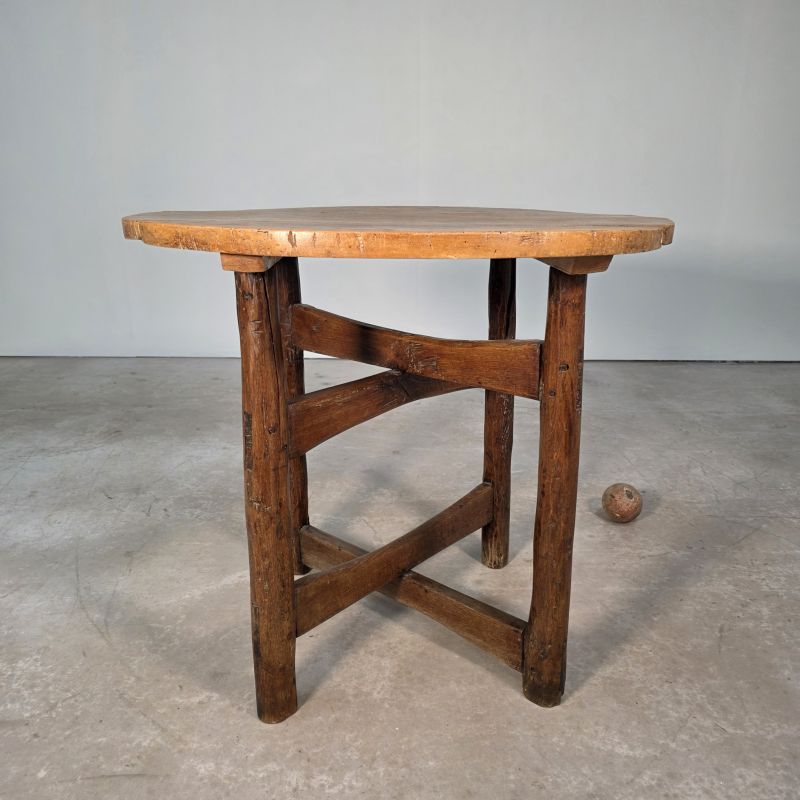 Nice folk art oak table early 19th