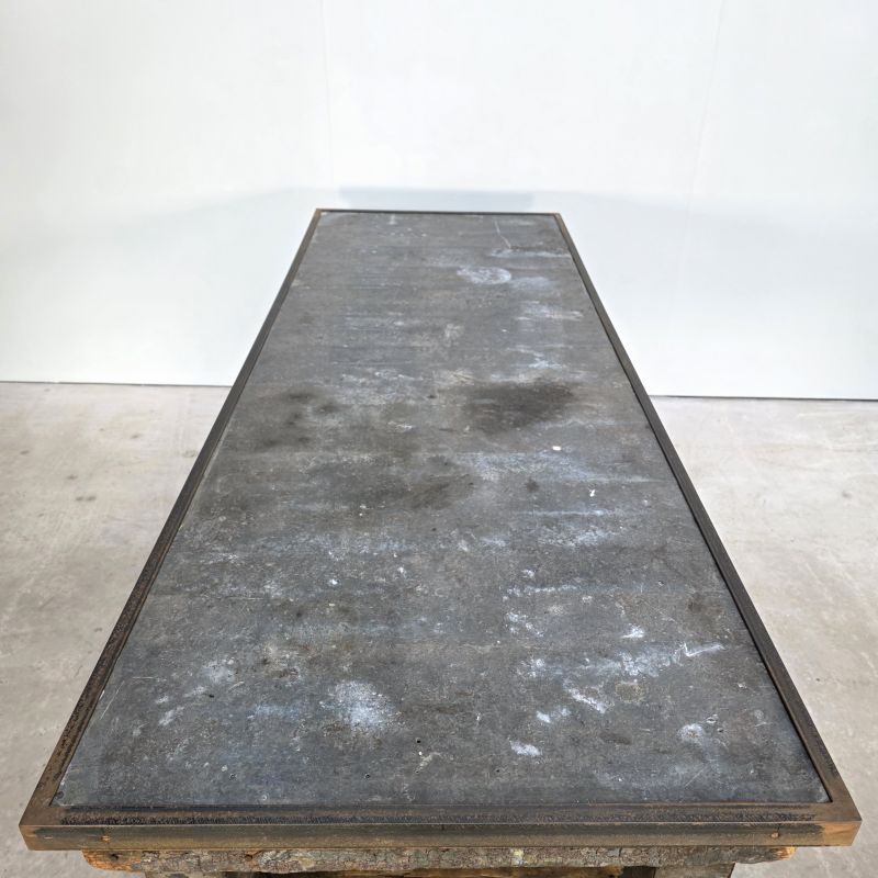 Paire de tables dessus zinc. Autre prise de vue