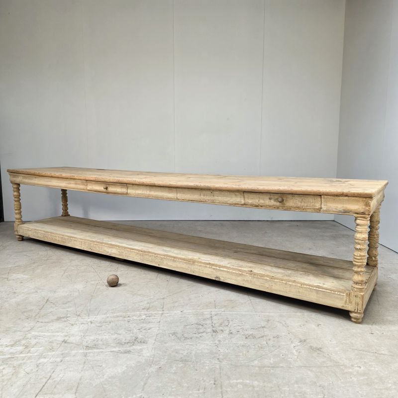 Grande table de drapier 19ème à pieds tournés
