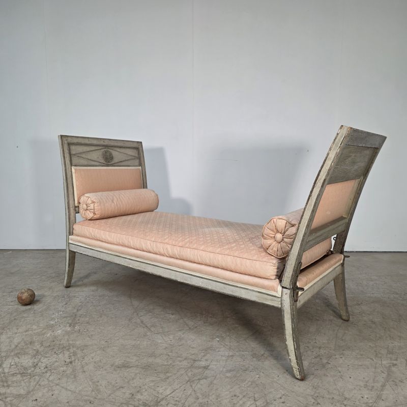 Elegant lit de repos à mécanisme d'époque Directoire. Autre prise de vue