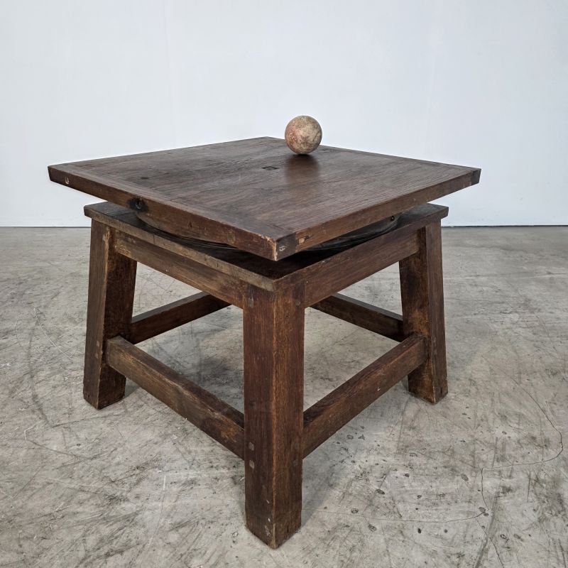 Large Oak Sculptor's Stand With iron system circa 1900. Alternate view
