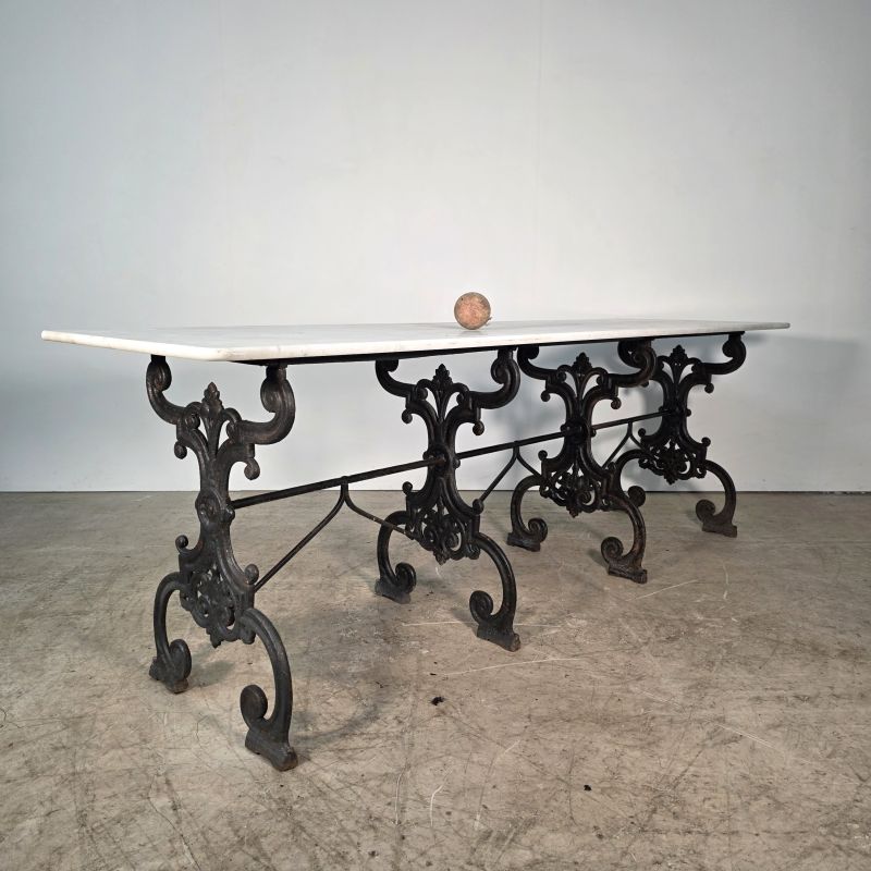 Grande table de jardin 19ème en fonte