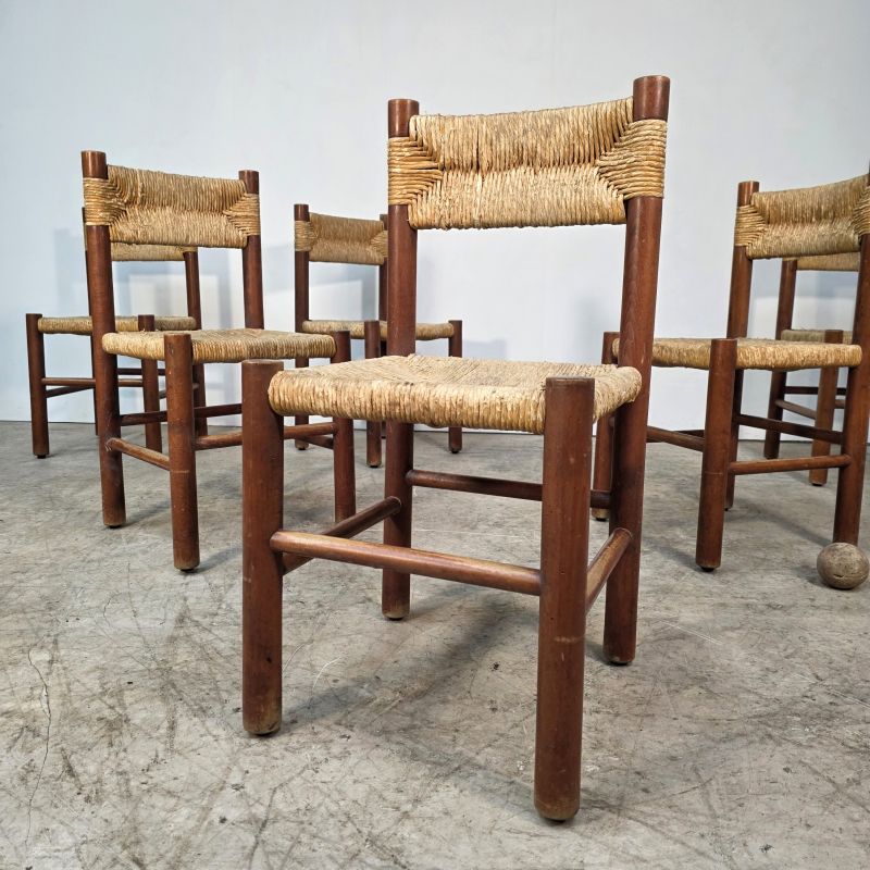 Série de 6 chaises paillées vers 1960. Autre prise de vue