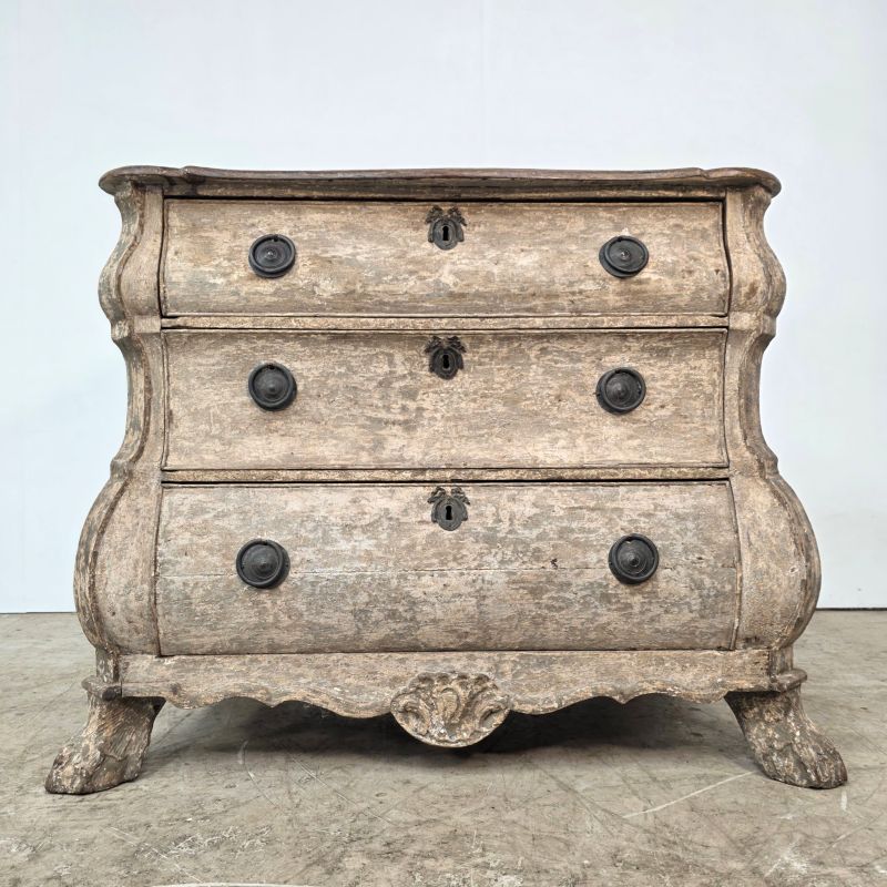 Beautiful 18th century Dutch chest of drawers. Alternate view