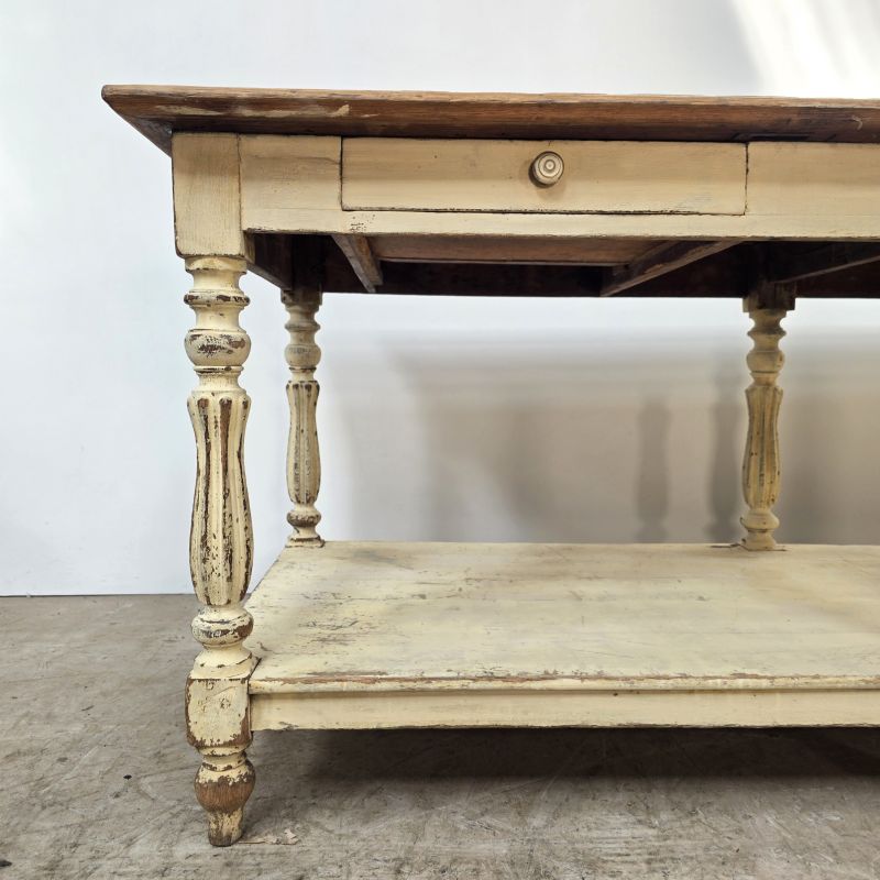 Belle table de drapier 19ème en chêne à 6 pieds parapluies. Autre prise de vue