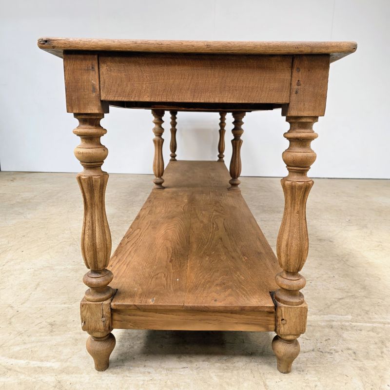 Grande table de drapier 19ème en chêne à 6 pieds. Autre prise de vue