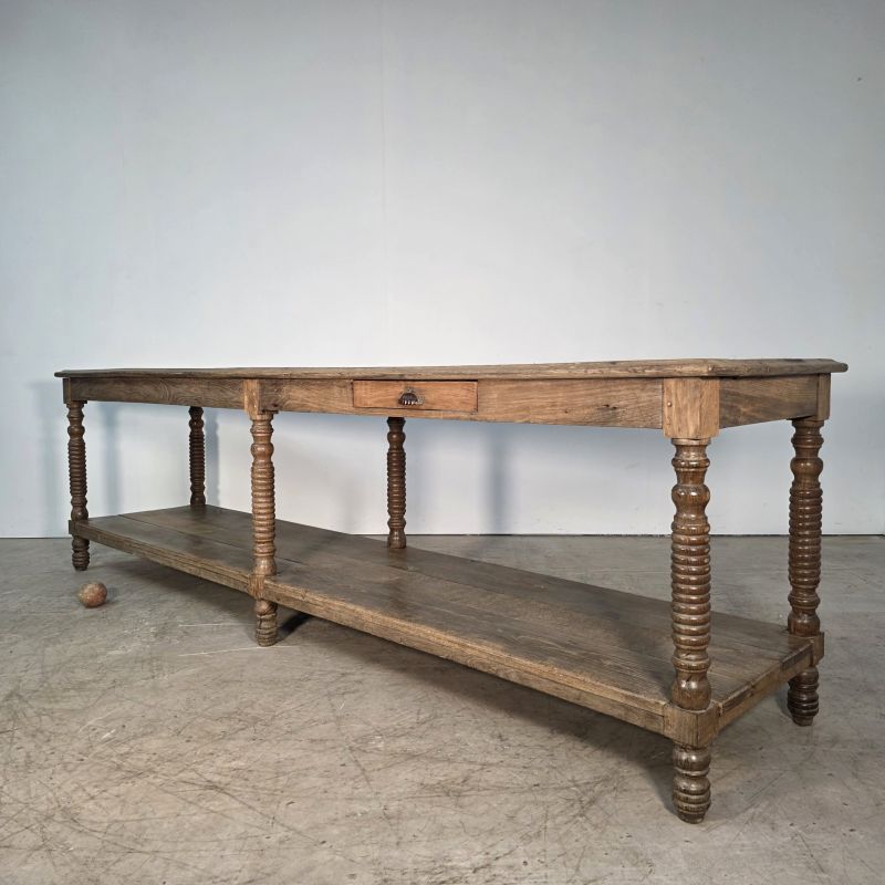 Belle table de drapier 19ème en chêne à 6 pieds annelés